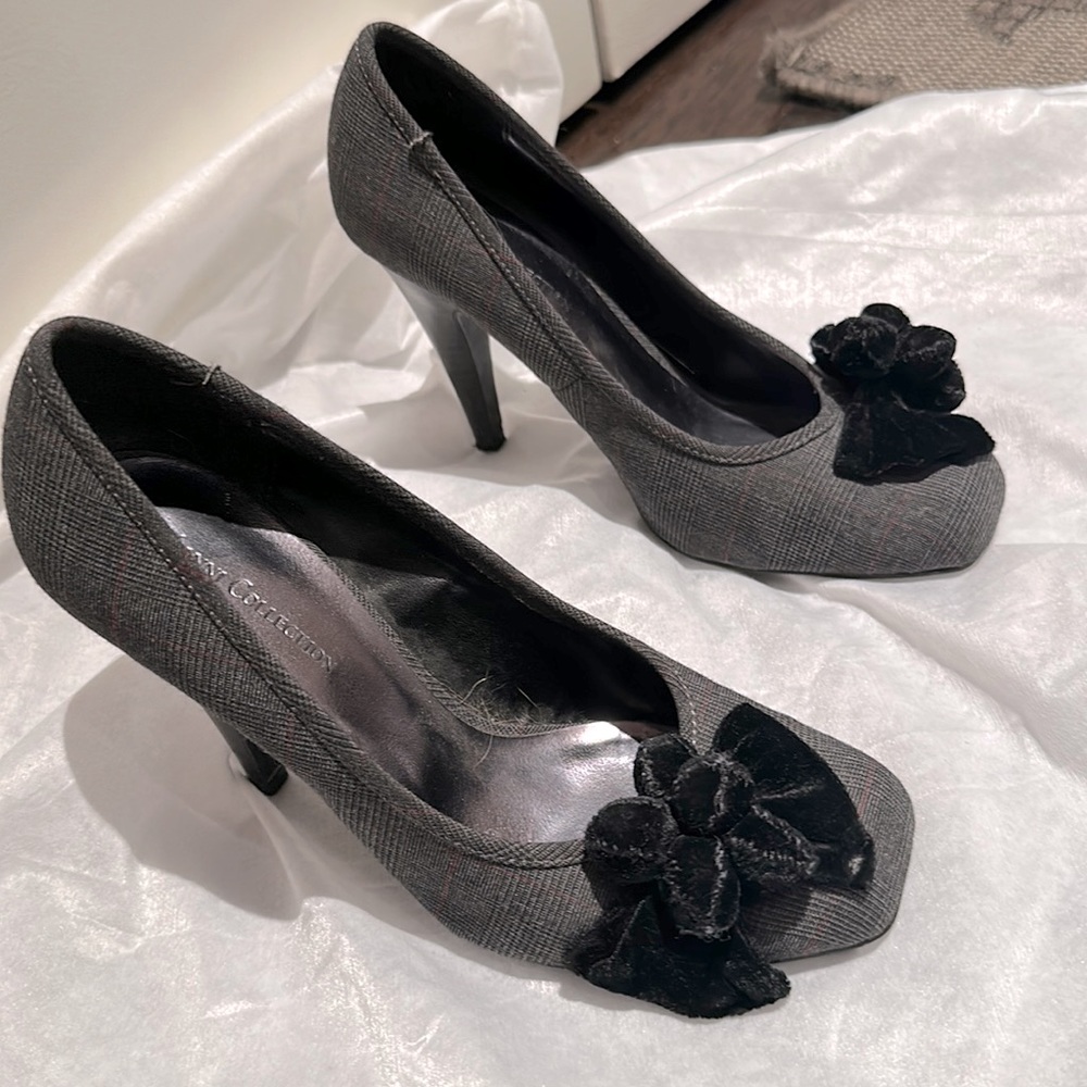 Vianni Collection Grey tweed heels